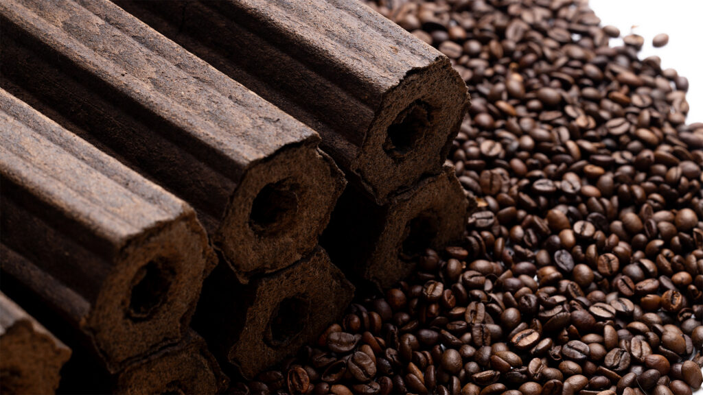 Paahtu | Kahvinporoista valmistettu polttopuu | Briketti 